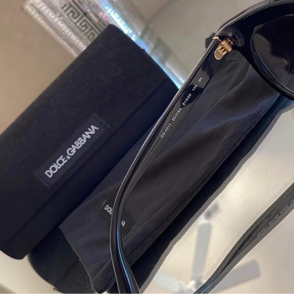Dolce&Gabbana sunglasses D&G comes with
Box eyewear cat style authentic - Picture 7 of 7